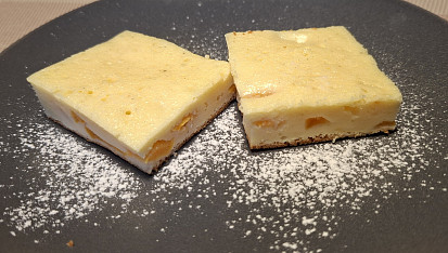 Tvarohový koláč s broskvemi