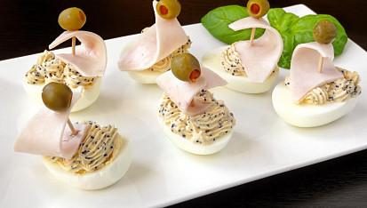 Vajíčkové plachetnice s kaviárovým krémem