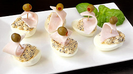 Vajíčkové plachetnice s kaviárovým krémem