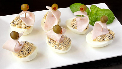 Vajíčkové plachetnice s kaviárovým krémem