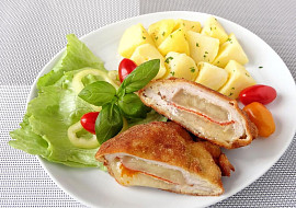 Vepřový řízek plněný tvarůžky a paprikášem