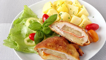 Vepřový řízek plněný tvarůžky a paprikášem