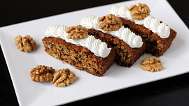 Vločková buchta s tvarohem a ořechy