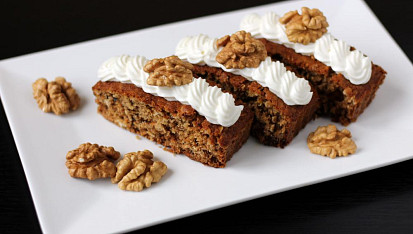 Vločková buchta s tvarohem a ořechy