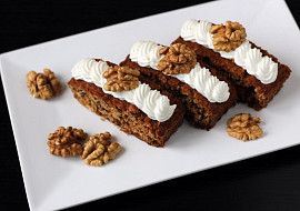 Vločková buchta s tvarohem a ořechy