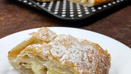 Závin z listového těsta s pudinkem a ovocem