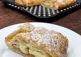 Závin z listového těsta s pudinkem a ovocem