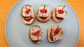 Česneková pomazánka na jednohubky nebo chlebíčky