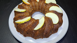 Jablečná bábovka s polevou