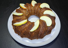 Jablečná bábovka s polevou