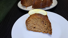 Jablečná bábovka s polevou