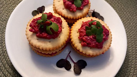 Jednoduchá pomazánka z červené řepy