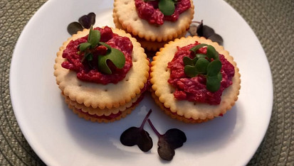 Jednoduchá pomazánka z červené řepy