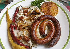 Nastavovaná květáková kaše s vinnou klobásou