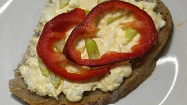 Nejjednodušší cottage pomazánka