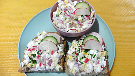 Ředkvičková pomazánka se sýrem cottage a míchaným vajíčkem