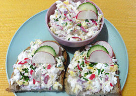 Ředkvičková pomazánka se sýrem cottage a míchaným vajíčkem