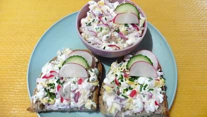 Ředkvičková pomazánka se sýrem cottage a míchaným vajíčkem