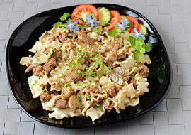 Rychlé nudle s kuřecími játry