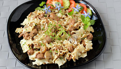 Rychlé nudle s kuřecími játry