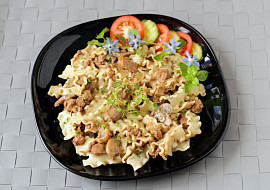 Rychlé nudle s kuřecími játry