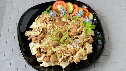 Rychlé nudle s kuřecími játry