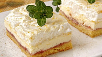 Tvarohové řezy s bílkovým sněhem