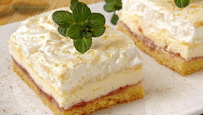 Tvarohové řezy s bílkovým sněhem