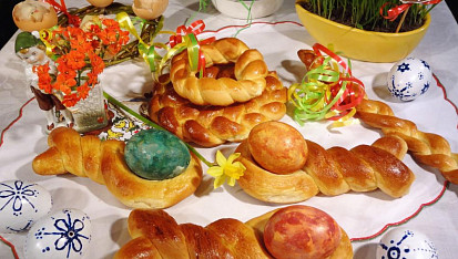 Velikonoční pečivo z kynutého těsta