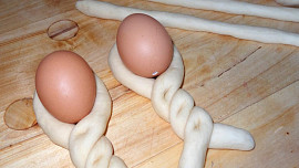 Velikonoční pečivo z kynutého těsta