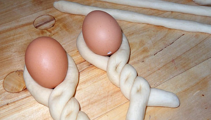 Velikonoční pečivo z kynutého těsta