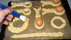 Velikonoční pečivo z kynutého těsta