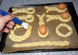 Velikonoční pečivo z kynutého těsta