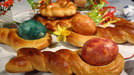 Velikonoční pečivo z kynutého těsta