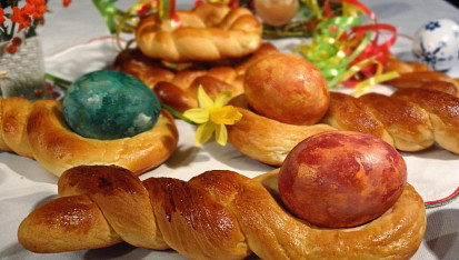 Velikonoční pečivo z kynutého těsta