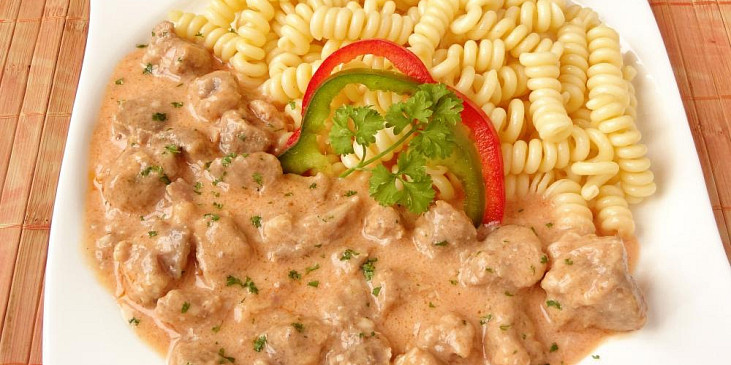 Vepřová kýta v omáčce s nivou