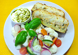 Zapečené brambory s květákem a drůbežím masem