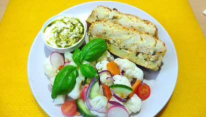 Zapečené brambory s květákem a drůbežím masem