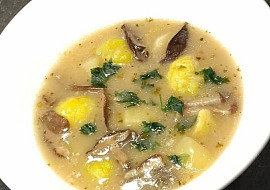 Bramborová polévka s růžičkovou kapustou a lesními houbami (Výborná)