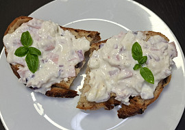 Hermelínová pomazánka se šunkou