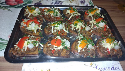 Houbovo-masová směs na topinky