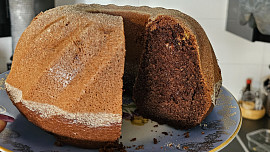 Kakaová bábovka s nugátem