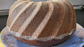 Kakaová bábovka s nugátem