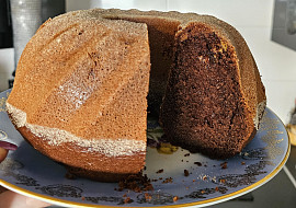 Kakaová bábovka s nugátem