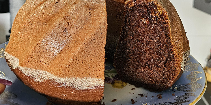 Kakaová bábovka s nugátem