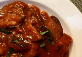 Lilek, cukety a rajčátka v rajčatové passatě