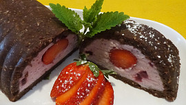 Nepečený jahodový tunel