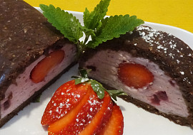 Nepečený jahodový tunel