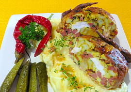 Pečená kuřecí kůže s nádivkou a masem z horkovzdušné fritézy