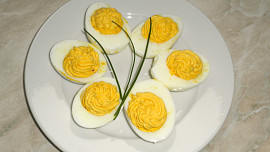 Plněná vejce s křenem